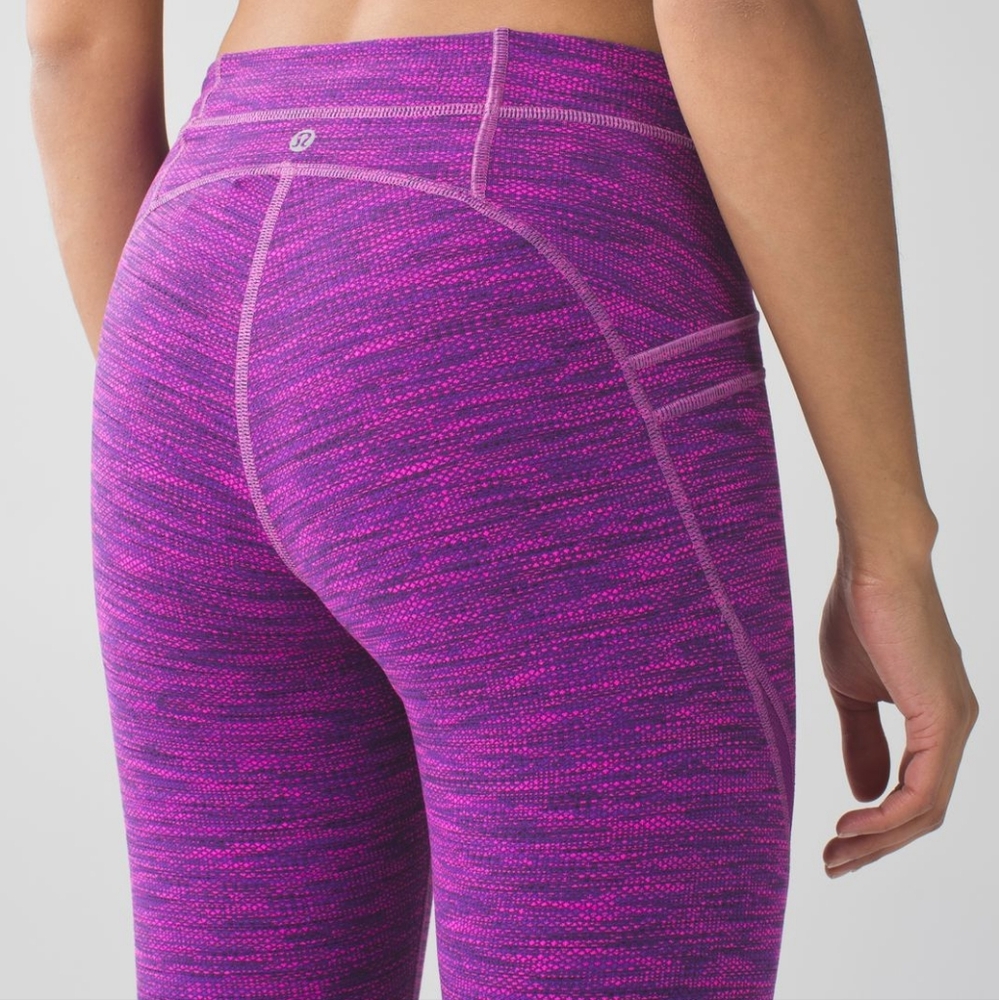 Free Flow Crop Diamond Jacquard Space Dye Tender Violet Raspberry 19" - Picture 3 of 8